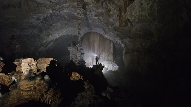 Vietnam finds 26 new caves in Phong Nha-Ke Bang, including 4.2-km cavern - Ảnh 1.