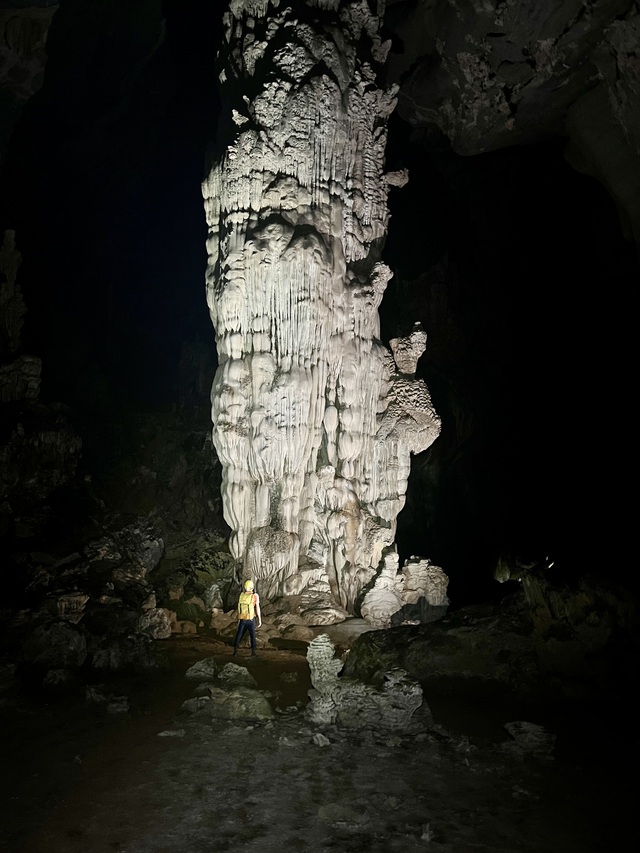 Vietnam finds 26 new caves in Phong Nha-Ke Bang, including 4.2-km cavern - Ảnh 4.