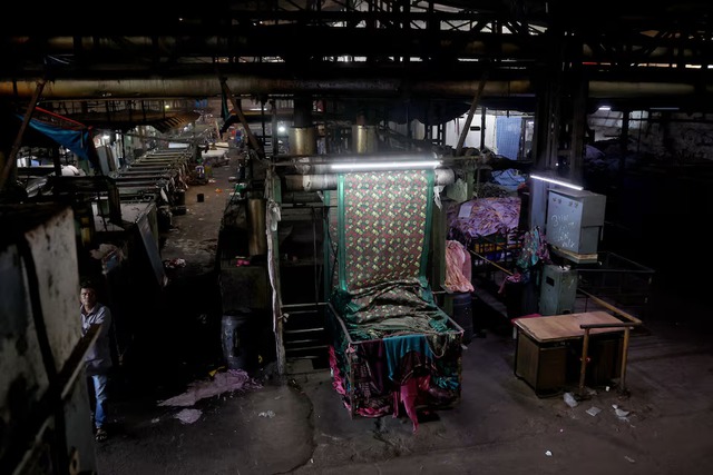 Iran conflict hits Asia's polyester suppliers to global fast fashion- Ảnh 6.