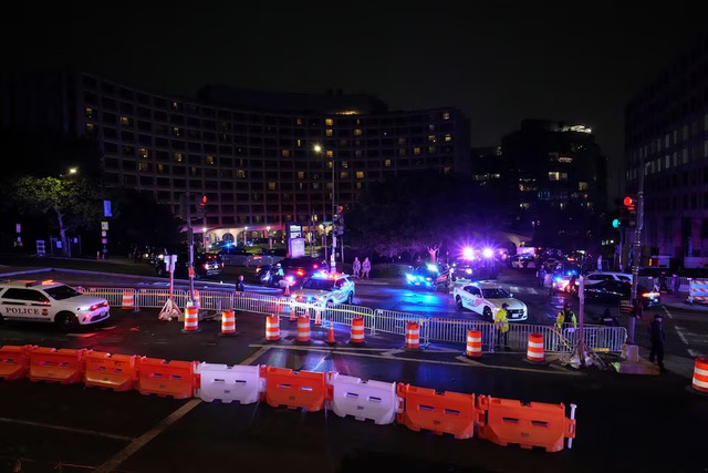 Trump safe after shooting at White House correspondents dinner, suspect in custody- Ảnh 6.