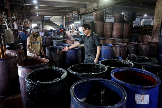 Iran conflict hits Asia's polyester suppliers to global fast fashion- Ảnh 7.