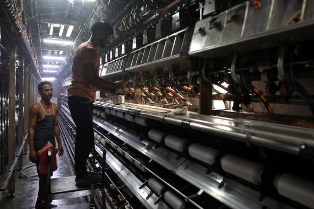 Iran conflict hits Asia's polyester suppliers to global fast fashion- Ảnh 9.