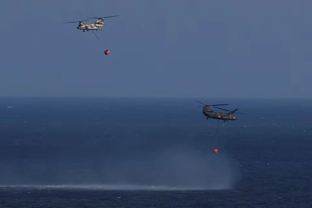 Firefighters in northern Japan struggle to contain blazes as over 3,000 people evacuated- Ảnh 5.