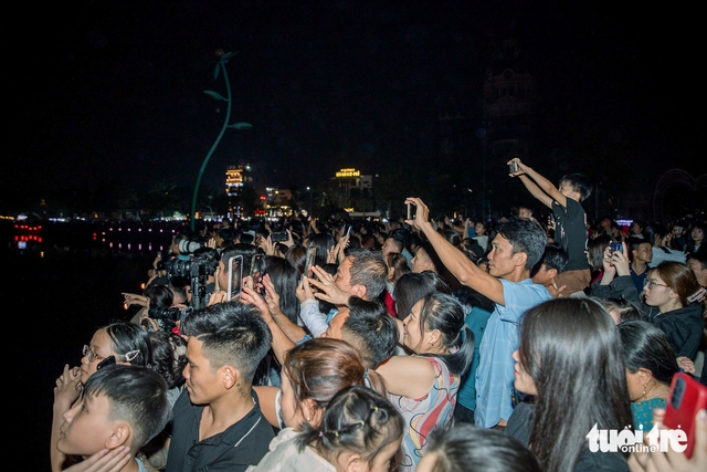 Fireworks light up Vietnam's Phu Tho ahead of Hung Kings' Commemoration Day- Ảnh 7.