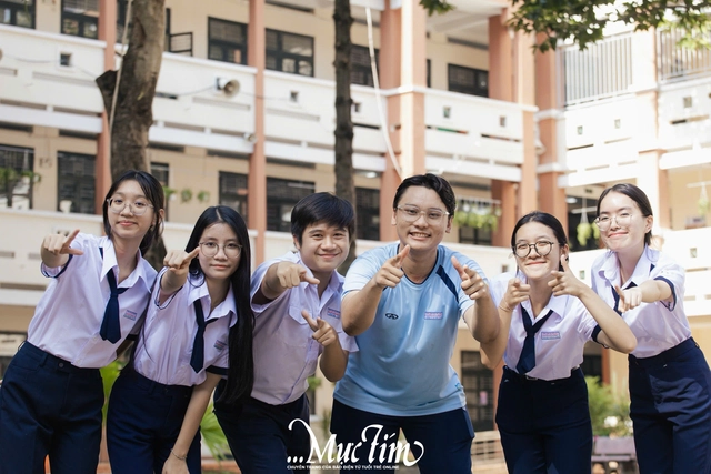 Trường THPT Nguyễn Hữu Huân tuyển sinh lớp 10: có lớp tích hợp, đa dạng tổ hợp môn- Ảnh 1.