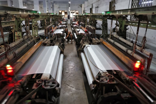 Iran conflict hits Asia's polyester suppliers to global fast fashion- Ảnh 3.