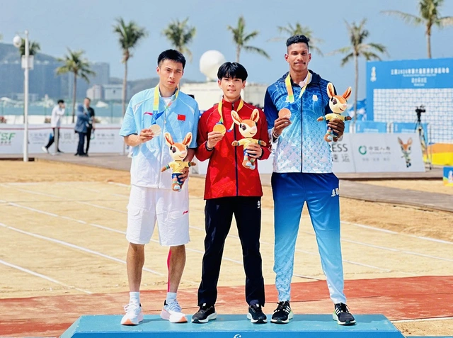 Vietnam wins another Asian Beach Games gold in athletics - Ảnh 1.