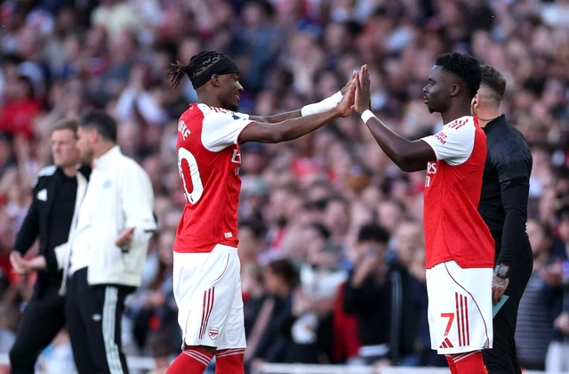 Nervy Arsenal go back to top of Premier League as Eze seals vital win over Newcastle - Ảnh 4.