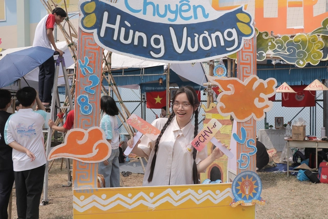 Teen THPT chuyên Hùng Vương gói bánh chưng, nhảy flashmob mừng 30 năm thành lập trường- Ảnh 8.