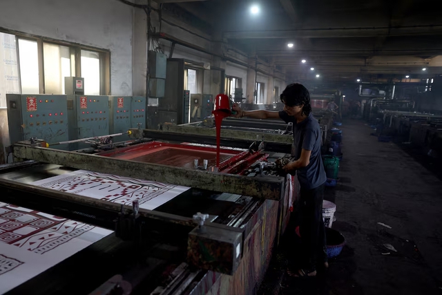 Iran conflict hits Asia's polyester suppliers to global fast fashion- Ảnh 8.