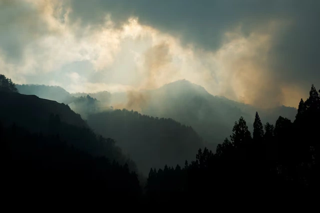 Firefighters in northern Japan struggle to contain blazes as over 3,000 people evacuated- Ảnh 7.