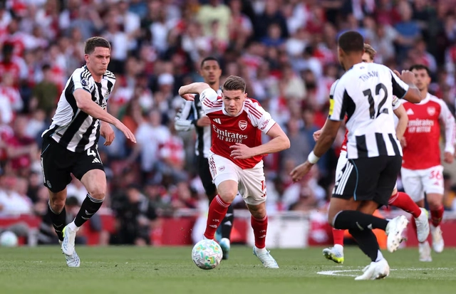 Nervy Arsenal go back to top of Premier League as Eze seals vital win over Newcastle - Ảnh 5.