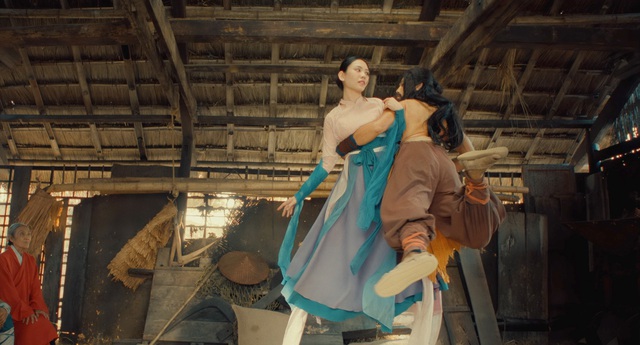 Hoa hậu Mai Phương hé lộ những 'lần đầu tiên' khi đóng phim Trùm Sò- Ảnh 5.