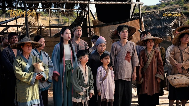 Hoa hậu Mai Phương hé lộ những 'lần đầu tiên' khi đóng phim Trùm Sò- Ảnh 2.