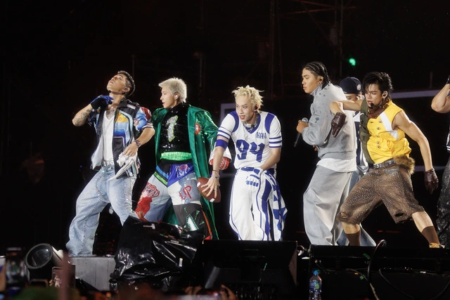 Gai Home concert: Chuyến tàu trở về của các anh tài, khán giả đi qua 7 trạm cảm xúc - Ảnh 2.