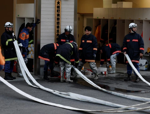 Tsunami survivor battles wildfire to protect hometown in Japan's northeast - Ảnh 4.
