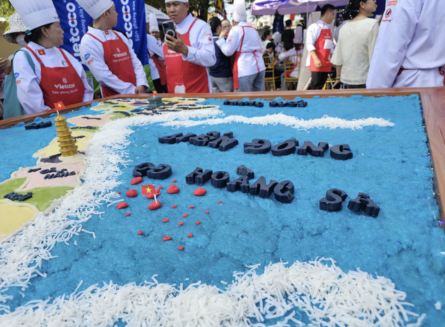 Vietnam map made from 600kg of sticky rice sets national record- Ảnh 2.