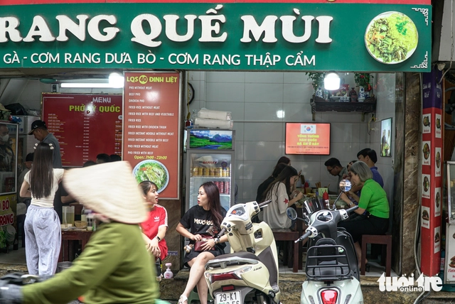 Hanoi 'pho' restaurant draws crowds after South Korea’s Lee Jae Myung visit- Ảnh 3.