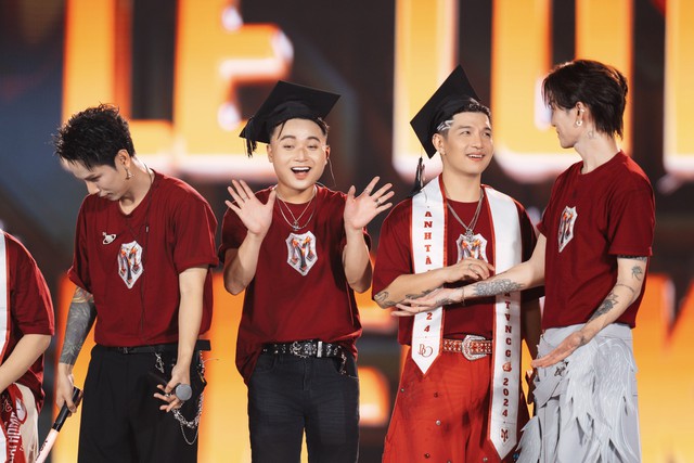 Gai Home concert: Chuyến tàu trở về của các anh tài, khán giả đi qua 7 trạm cảm xúc - Ảnh 4.