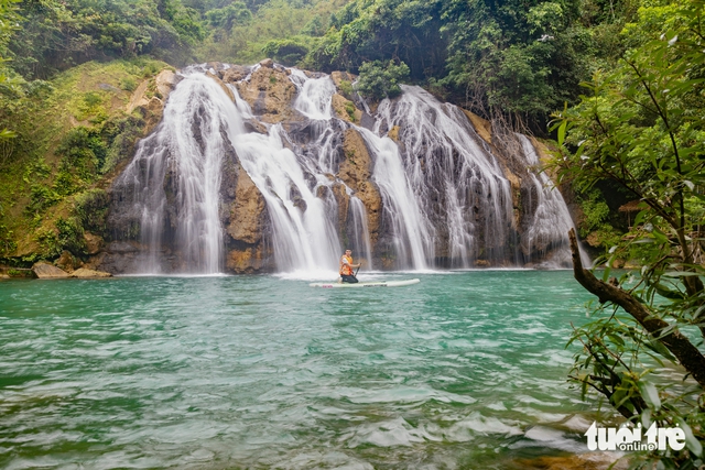 Remote Ta Puong waterfall in Vietnam draws visitors with pristine setting, community tourism - Ảnh 1.