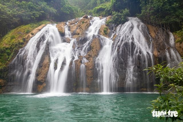 Remote Ta Puong waterfall in Vietnam draws visitors with pristine setting, community tourism - Ảnh 6.