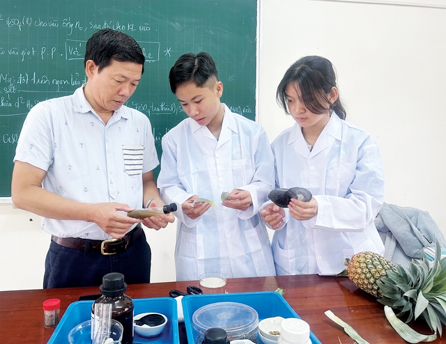 Đôi bạn An Giang chế tạo bạt phủ thân thiện với môi trường- Ảnh 3.