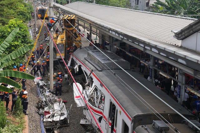 Indonesia train crash kills 15; taxi firm pledges cooperation in probe - Ảnh 4.