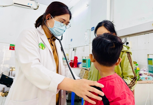 Suspected food poisoning cases at Ho Chi Minh City elementary school rise to 46 - Ảnh 1.