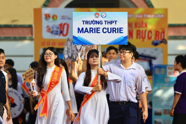 10 trường THPT tại TP.HCM có chỉ tiêu tuyển sinh lớp 10 cao nhất - Ảnh 1.