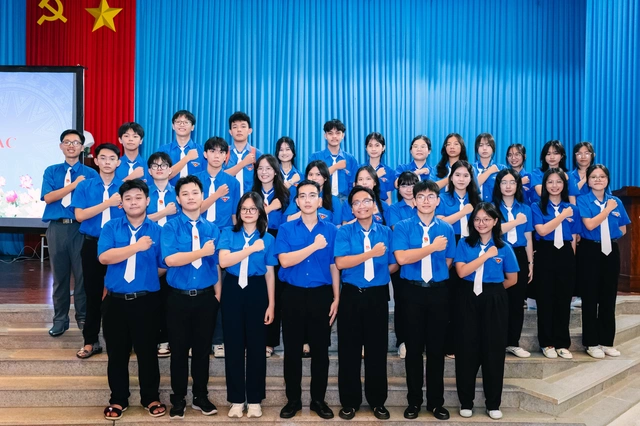 4 dấu ấn nổi bật của Trường THPT chuyên Lê Quý Đôn- Ảnh 5. 4 dấu ấn nổi bật của Trường THPT chuyên Lê Quý Đôn- Ảnh 5.