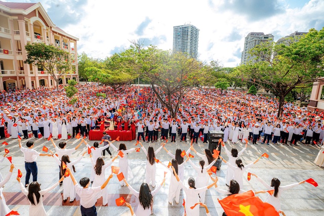 Giải mã sức hút ngôi trường 'view biển' mang tên Trường THPT Vũng Tàu- Ảnh 1.