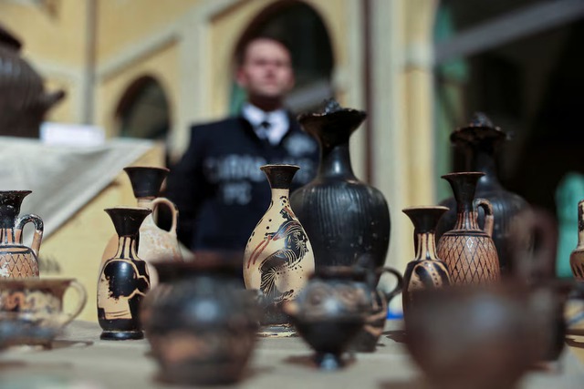 Italy recovers 337 looted antiquities from United States - Ảnh 6.