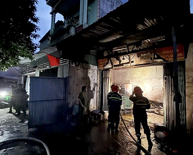 2 killed in house fire at bakery in Vietnam’s Son La - Ảnh 1.