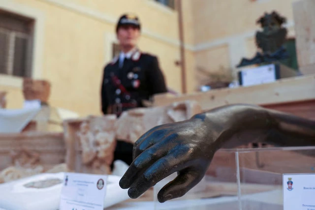 Italy recovers 337 looted antiquities from United States - Ảnh 7.