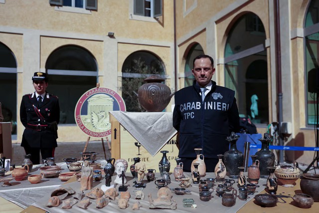 Italy recovers 337 looted antiquities from United States - Ảnh 4.