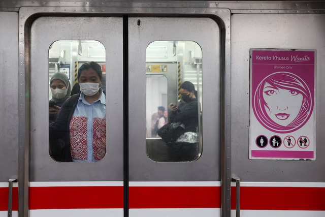 Women paid the highest price in Jakarta train tragedy - Ảnh 4.