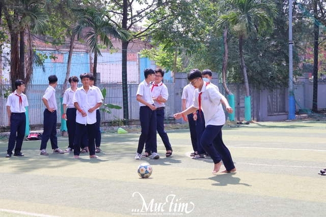 800 teen lớp 9 'lên tàu', làm học sinh Trường THPT Võ Văn Kiệt- Ảnh 6.