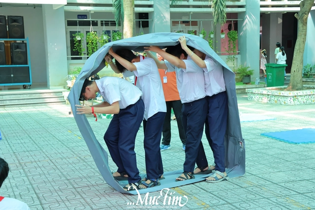 800 teen lớp 9 'lên tàu', làm học sinh Trường THPT Võ Văn Kiệt- Ảnh 9.