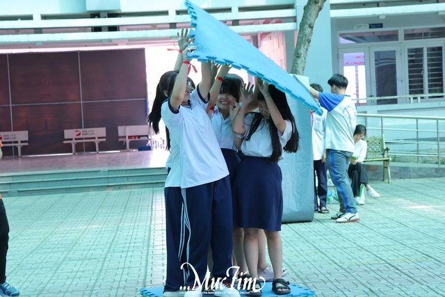 800 teen lớp 9 'lên tàu', làm học sinh Trường THPT Võ Văn Kiệt- Ảnh 10.