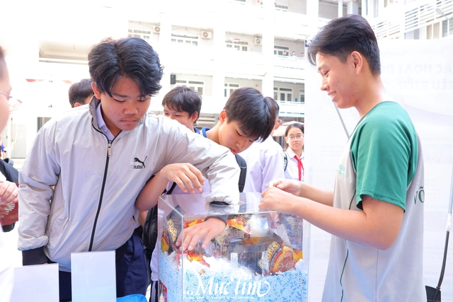 800 teen lớp 9 'lên tàu', làm học sinh Trường THPT Võ Văn Kiệt- Ảnh 16.