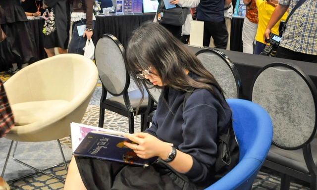 Sôi nổi không gian giao lưu tại Liên hoan truyện tranh Pháp ngữ lần thứ nhất- Ảnh 4. Sôi nổi không gian giao lưu tại Liên hoan truyện tranh Pháp ngữ lần thứ nhất- Ảnh 4.