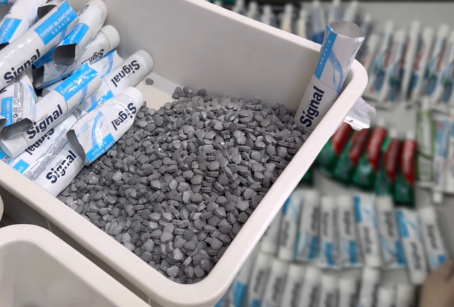 227 indicted in drug ring exploiting flight attendants to smuggle drugs from France to Vietnam - Ảnh 2.