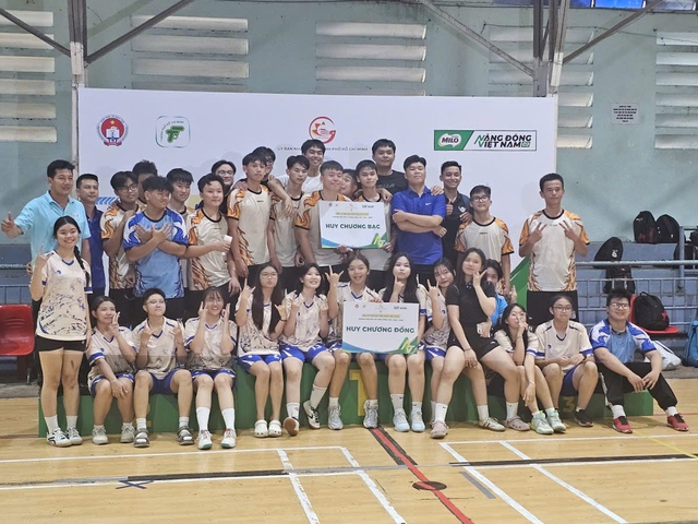 Teen Trường THPT Nguyễn An Ninh giành cú đúp huy chương môn bóng ném- Ảnh 1.