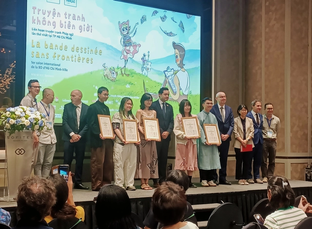 Sôi nổi không gian giao lưu tại Liên hoan truyện tranh Pháp ngữ lần thứ nhất- Ảnh 2. Sôi nổi không gian giao lưu tại Liên hoan truyện tranh Pháp ngữ lần thứ nhất- Ảnh 2.