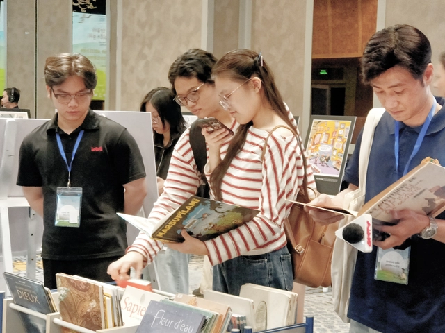 Sôi nổi không gian giao lưu tại Liên hoan truyện tranh Pháp ngữ lần thứ nhất- Ảnh 3. Sôi nổi không gian giao lưu tại Liên hoan truyện tranh Pháp ngữ lần thứ nhất- Ảnh 3.