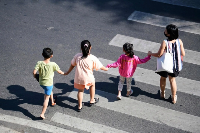 Vietnam introduces fine of up to $1,890 for child exploitation- Ảnh 1. Vietnam introduces fine of up to $1,890 for child exploitation- Ảnh 1.