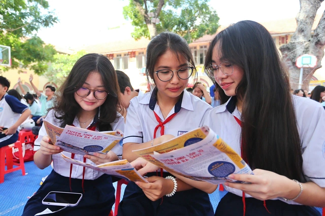 Ngày hội Tự tin vào lớp 10 lần đầu diễn ra tại Trường THPT chuyên Lê Quý Đôn, TP.HCM - Ảnh 5.