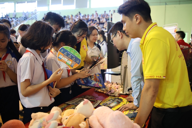 Gian tư vấn THCS - THPT Hồng Hà: trải nghiệm thực tế, thông tin rõ ràng - Ảnh 2.