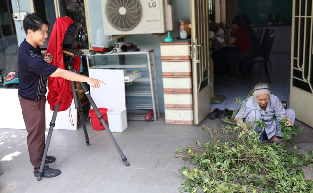 Young Vietnamese revive analog photography as film processing gains niche following- Ảnh 3.