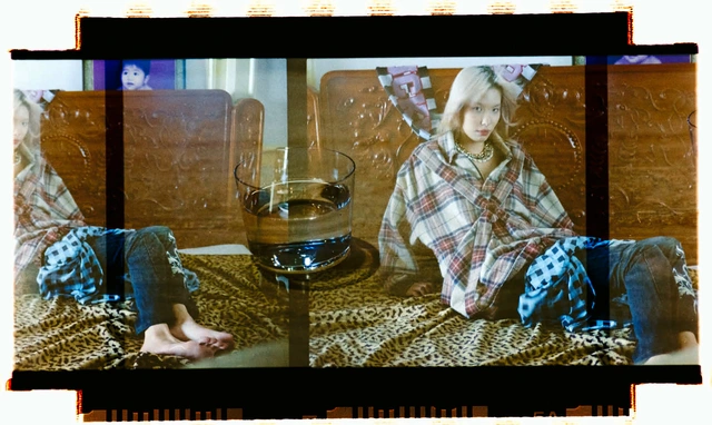 Young Vietnamese revive analog photography as film processing gains niche following- Ảnh 2.